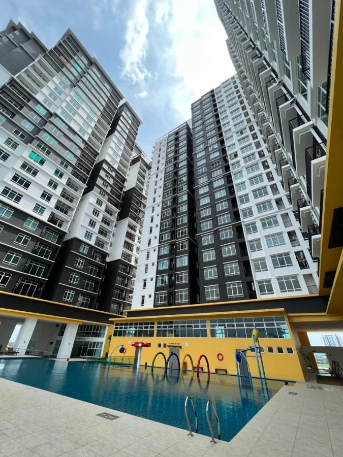 Apartment New!! Loving Night Novo 2br 4-9pax I Jonker I Netflix I Family *