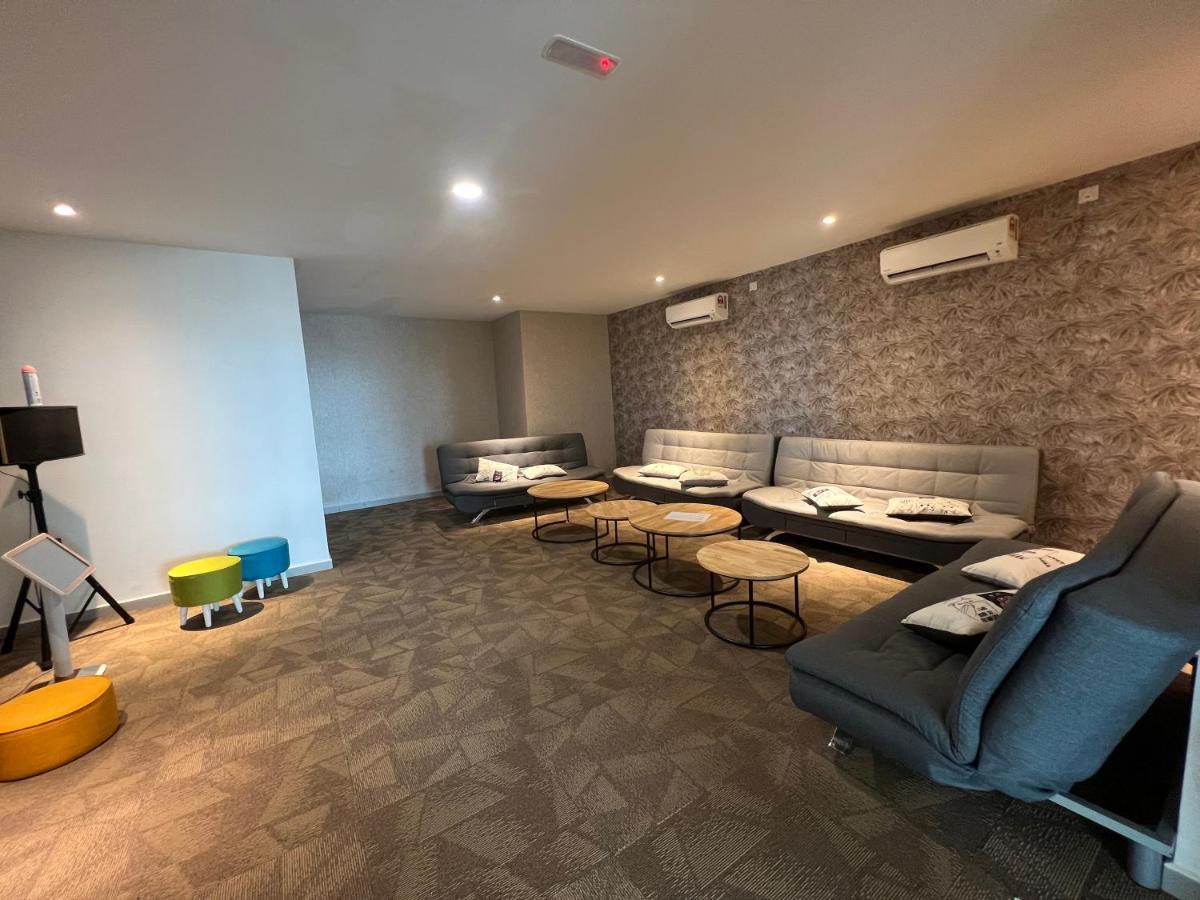 New!! Loving Night Novo 2br 4-9pax I Jonker I Netflix I Family Apartment