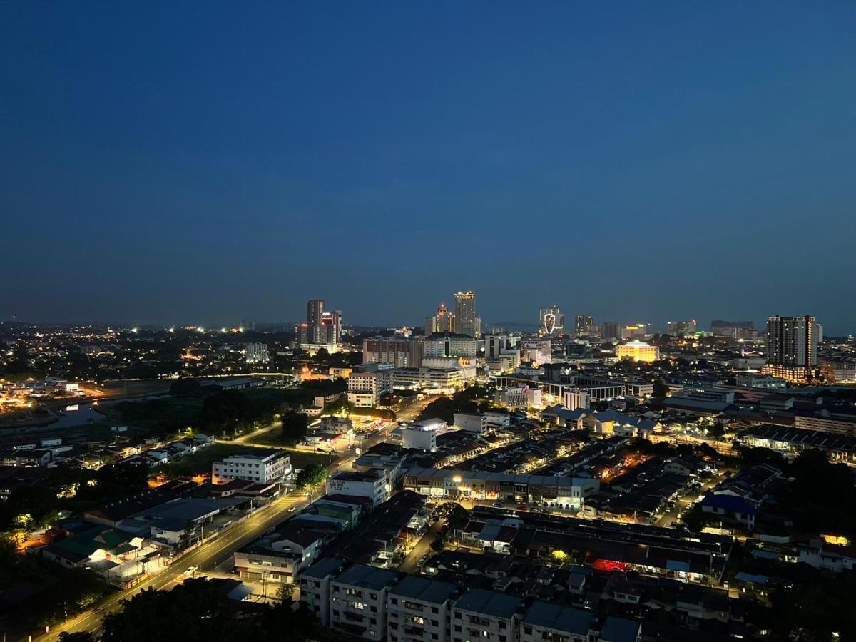 New!! Loving Night Novo 2br 4-9pax I Jonker I Netflix I Family Apartment